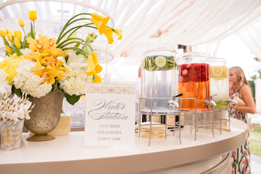 6 creative drink stations at your cocktail hour during your wedding