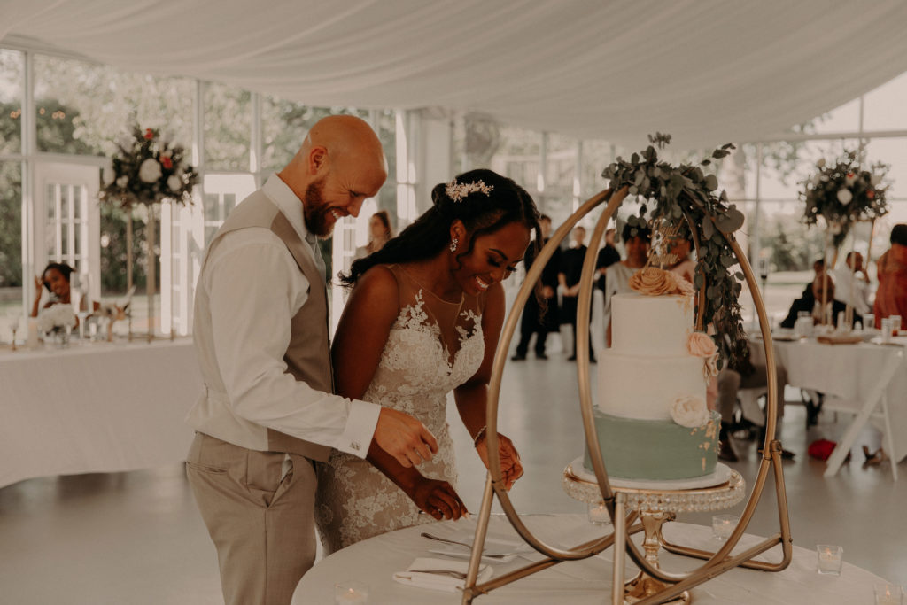 cake hoop designed by wedding planner