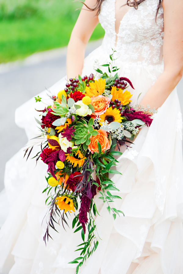 Fall wedding at the wilds autumn palette bouquet
