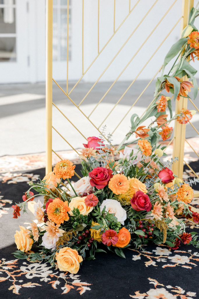 mid-century modern wedding floral colors