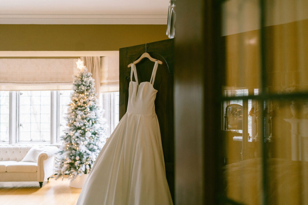Christmas wedding at Laurel Hall bridal suite