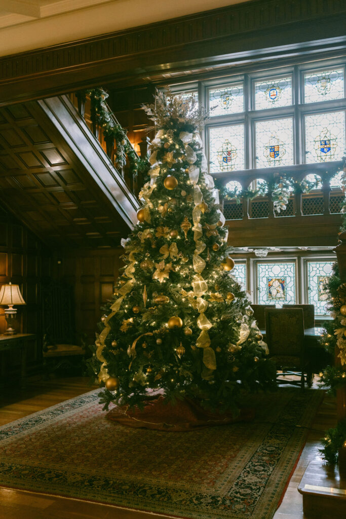 Christmas wedding at Laurel Hall lobby