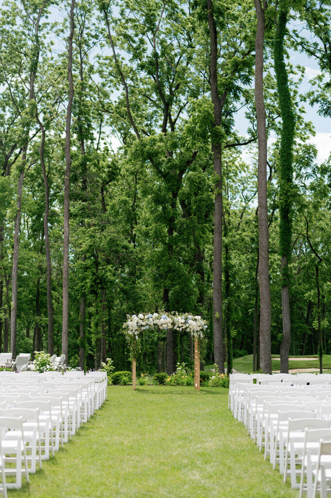 Outdoor ceremony at Holliday Farms