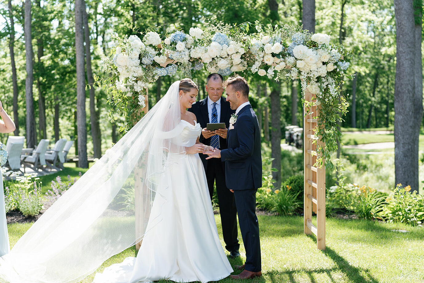 Holliday Farms wedding outside