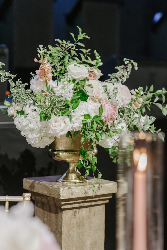 clyde theatre wedding with ruby moon florals